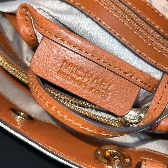 Michael Kors Cynthia Bag (Small) - Picture 15 of 17